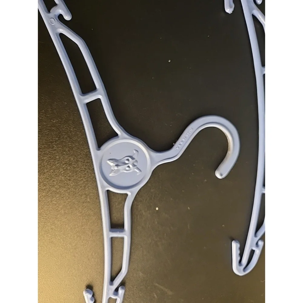 Vintage Baby Infant Clothes Hangers Hard Plastic Bear M Dog Turtle Set of 6‎